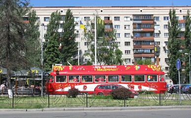 Прощавай, легенда: київський дитячий трамвай-MacDonalds відправили на металобрухт
