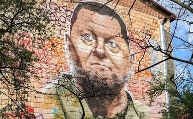 У Києві демонтували мурал із Залужним через порушення домовленостей з дитячим будинком 