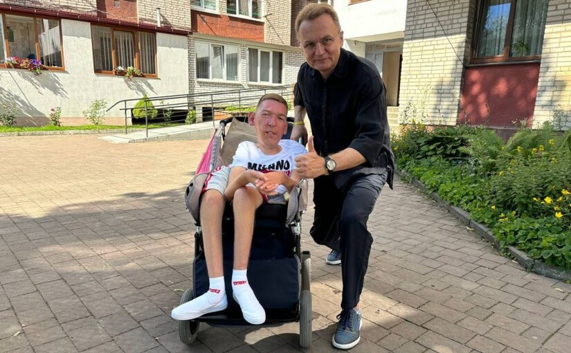 Блогера Назария Гусакова обвиняют в крупном мошенничестве со сборами на свое лечение - фото