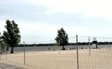 В Днепре планируют завершить обновление пляжа на Монастырском острове