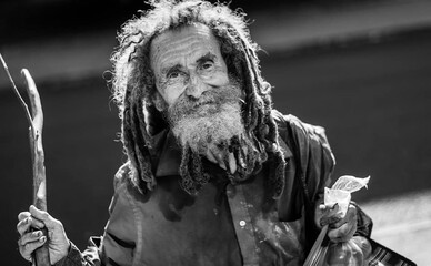 Водолаз, подводник или одинокий пенсионер — что действительно известно о днепровском бегуне дяде Саше