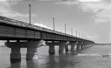 Сегодня у моста Патона день рождения – ему исполнилось 72 года