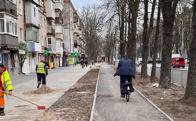 Вулиця Незалежності у Дніпрі отримала новий тротуар та велодоріжку