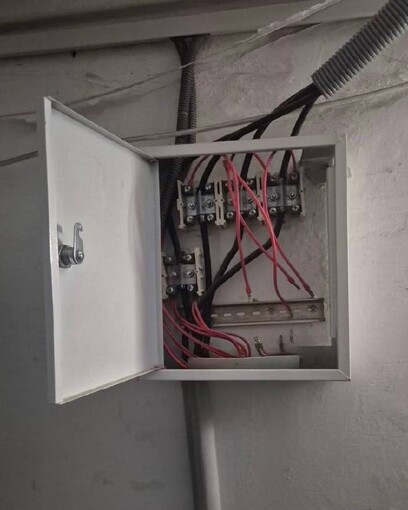 На Тополе-2 при выключении света украли с электрощитков все автоматические выключатели жителей