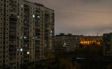 Сотни домов без тепла - на Троещине в Киеве открыли палатки обогрева