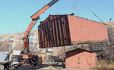 У Дніпрі вирішили знести незаконні гаражі та огорожі в різних районах