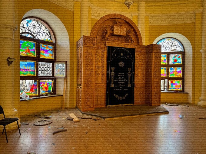 В Одесі після атаки дрона горіла синагога ХІХ століття: всередині не лишилося жодного цілого скла