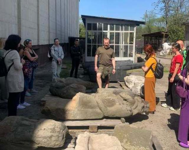У Дніпрі проведуть цикл екскурсій про кам'яних баб