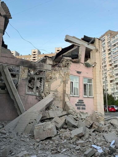 У Києві ударом зруйновано поліклініку і пошкоджено чотири медзаклади 