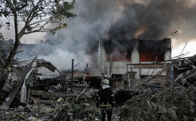 Мешканцям Осокорків після удару пообіцяли гроші та юристів: куди йти і що взяти