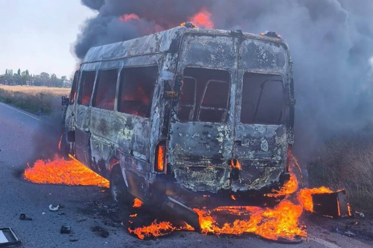 На Дніпропетровщині через обстріли радять утриматися від поїздок деякими дорогами