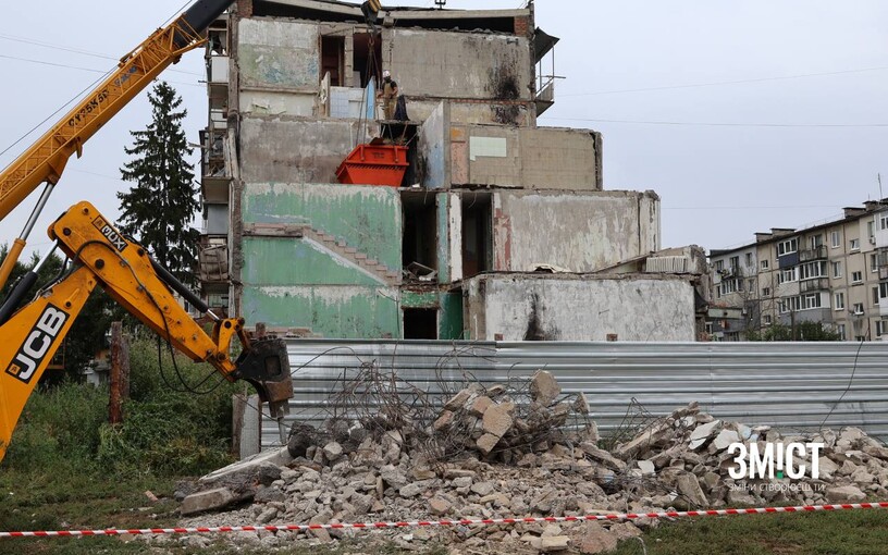 У Полтаві почали відновлювати будинок на Браїлках через півтора року після удару