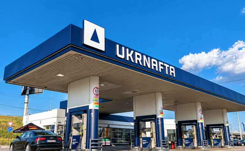 В Киеве беспилотники атаковали две заправки &laquo;Укрнафта&raquo;, есть погибшие - фото