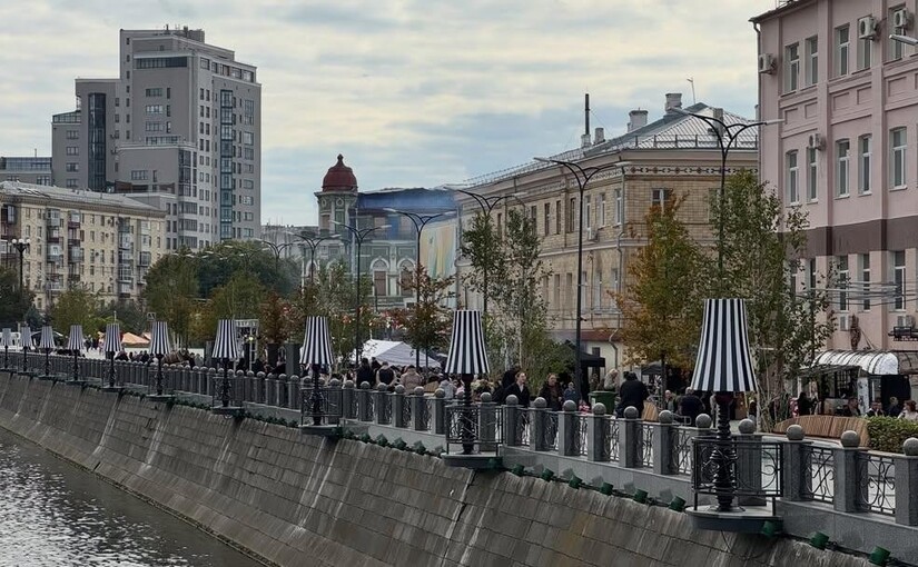 В Харькове на новой набережной второй день не хватает туалетов во время Октоберфеста