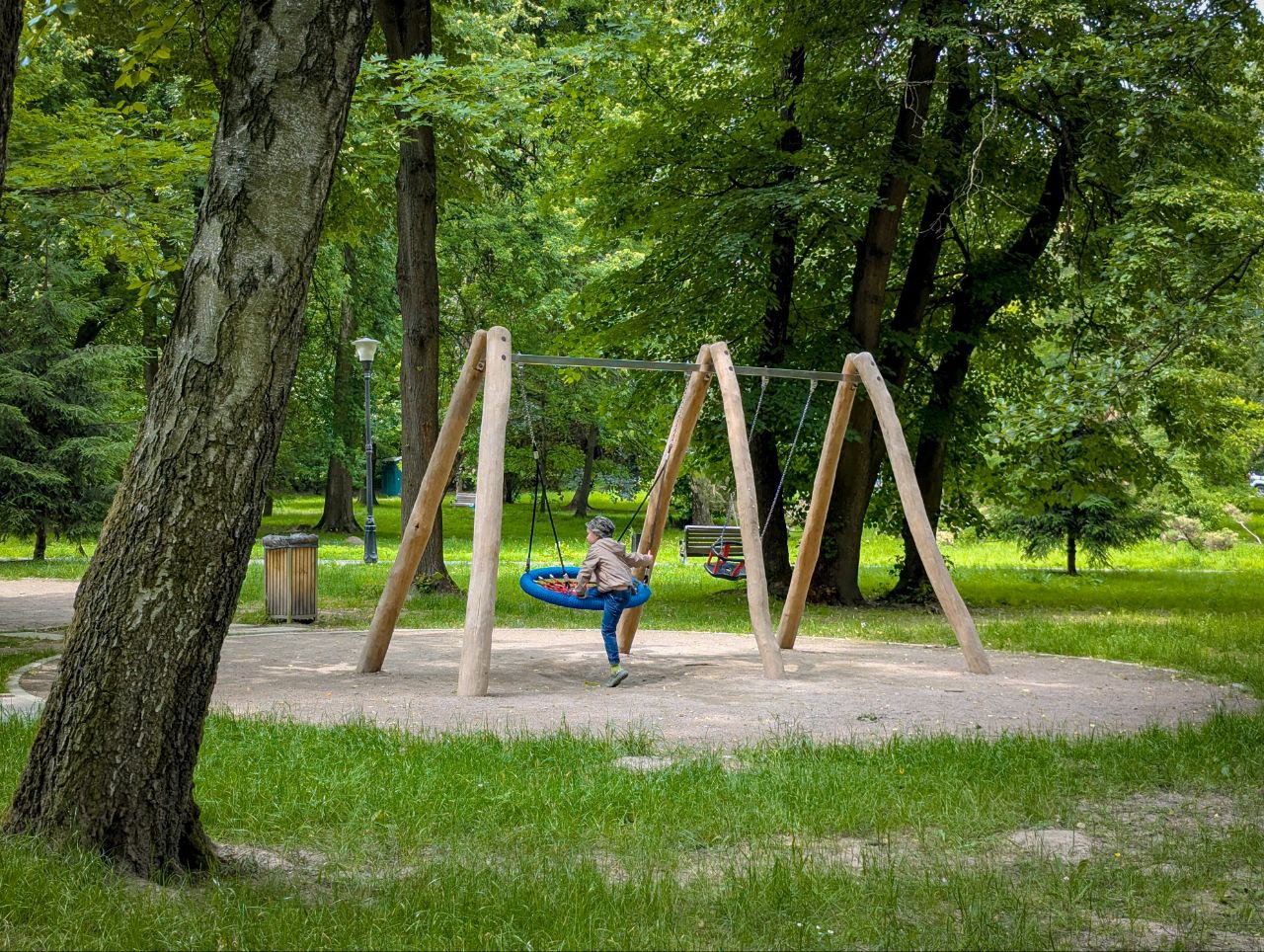 Кінець яскравому пластику: чому дитячі майданчики з дерева підкорюють Україну фото 11 10