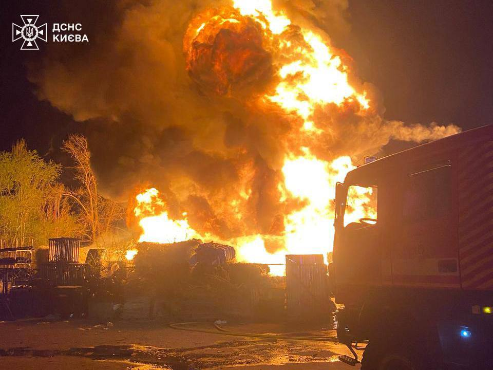 Массированный удар России по Украине ночью перед 16 апреля унес жизни людей в нескольких городах фото