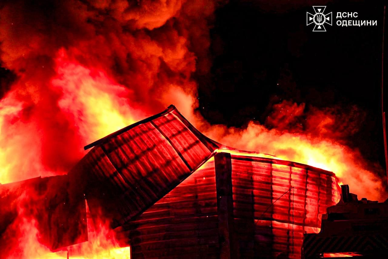 Массированный удар России по Украине ночью перед 16 апреля унес жизни людей в нескольких городах фото