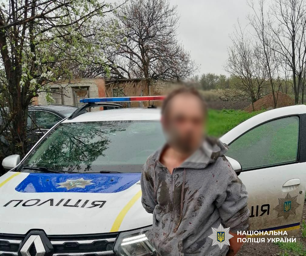 В Синельниковском районе Днепропетровщины пьяный мужчина бросил гранаты в полицейских - фото