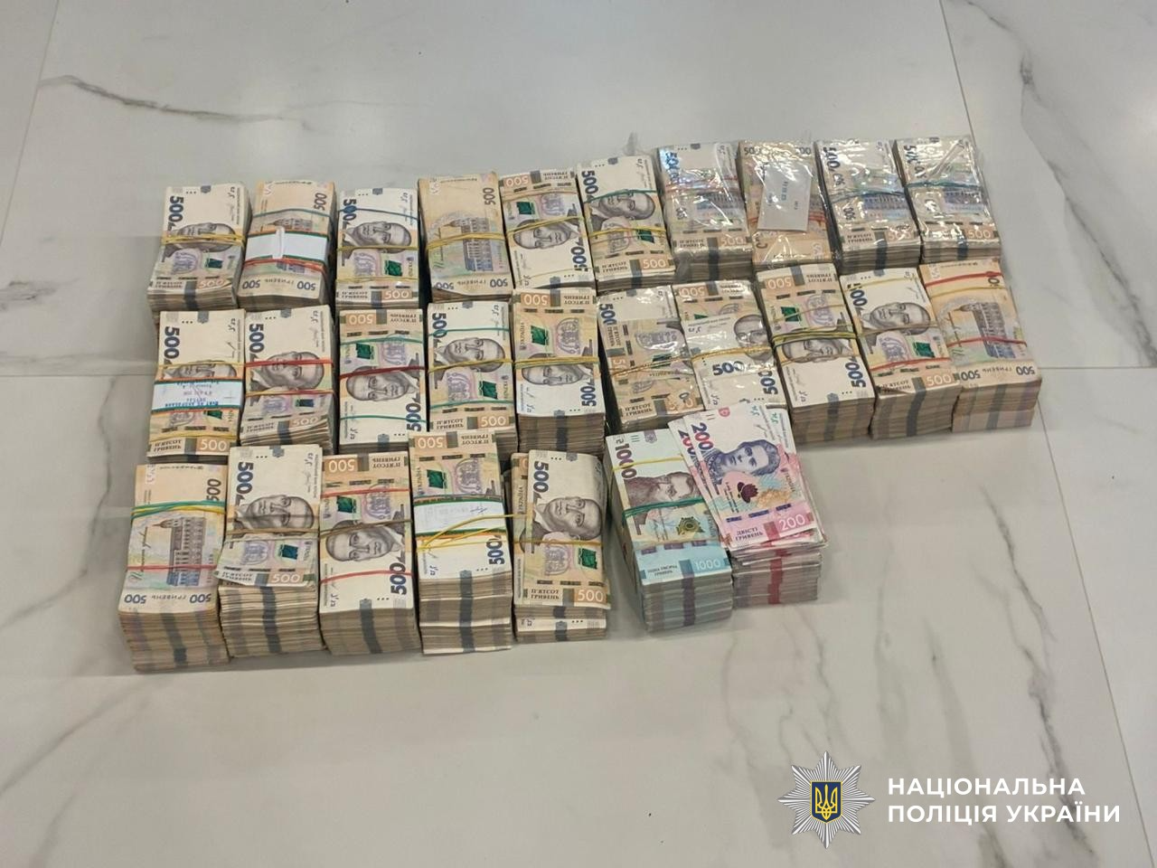 Национальная полиция разгромила преступную группировку &laquo;Химпром&raquo; в Киеве и регионах фото