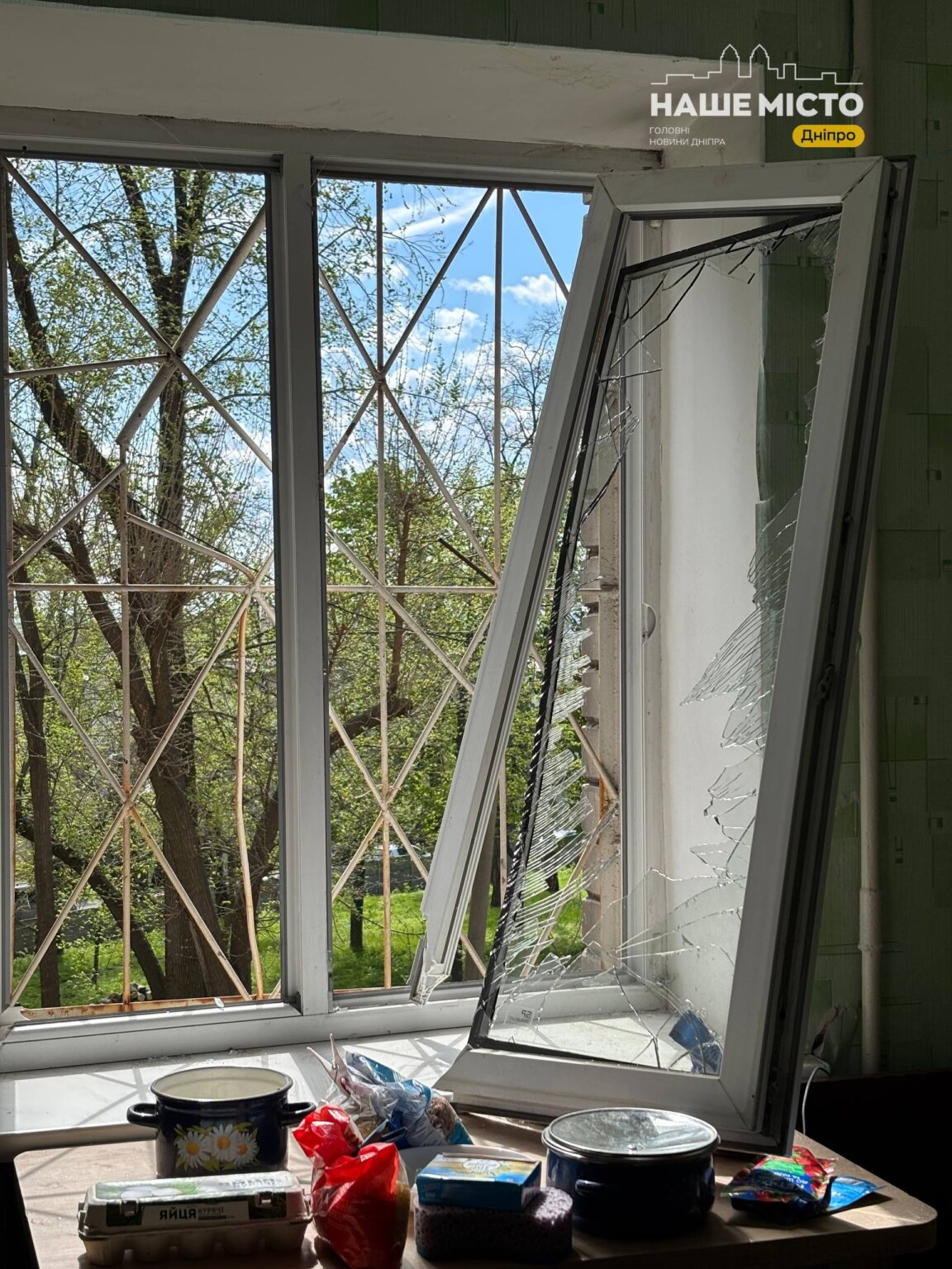 В Днепре от атаки БпЛА пострадало студенческое общежитие - фото