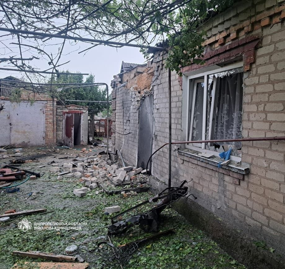 Ночью РФ ударила по пяти районам Днепропетровщины: есть тяжелораненый - фото