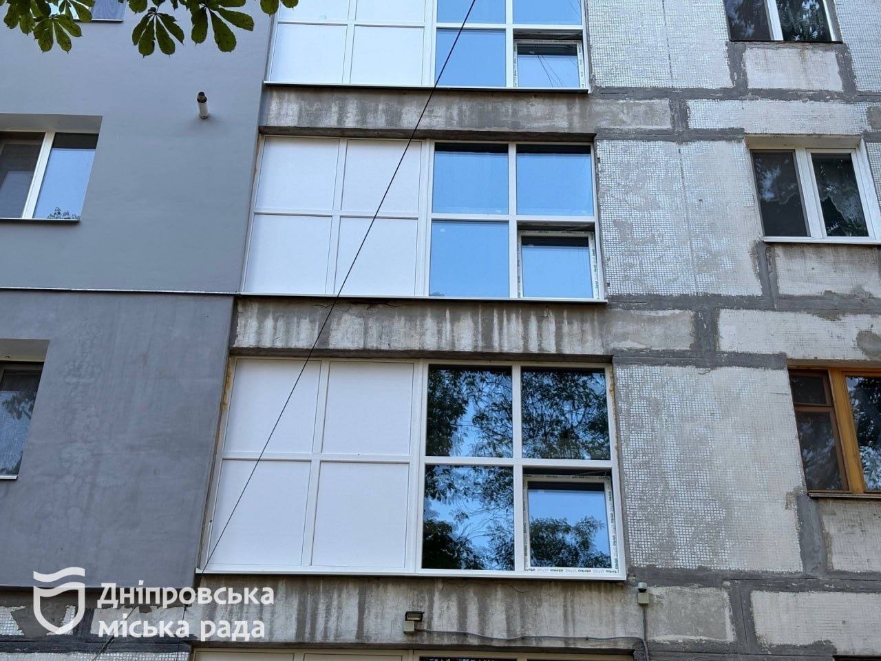 В Днепре отремонтировали дом на Янгеля после атаки, которая была 18 мая - фото