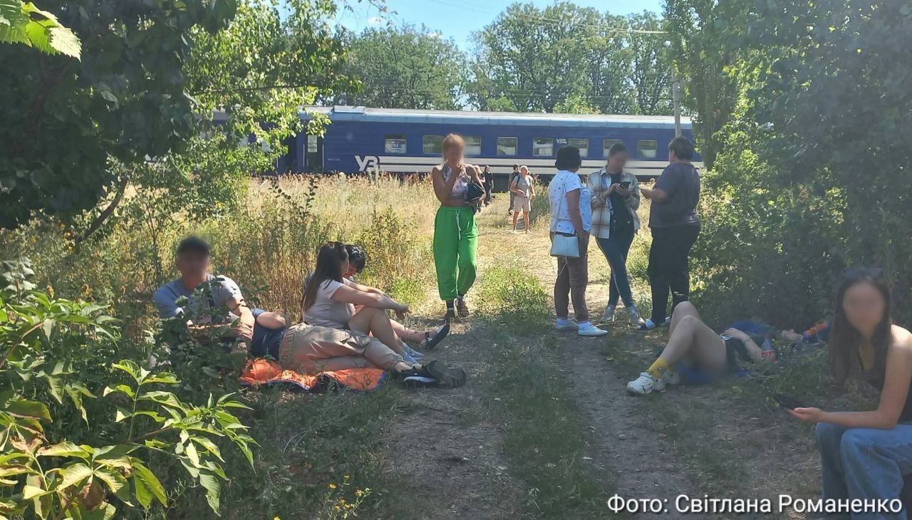 Поезд из Киева из-за эвакуаций ехал до Кривого Рога 15 часов фото