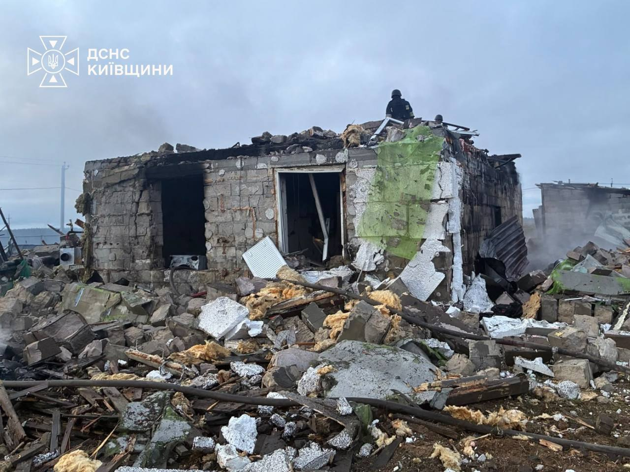 Россия ночью нанесла удар по Украине дронами и ракетами &mdash; на Житомирщине погибли два человека фото