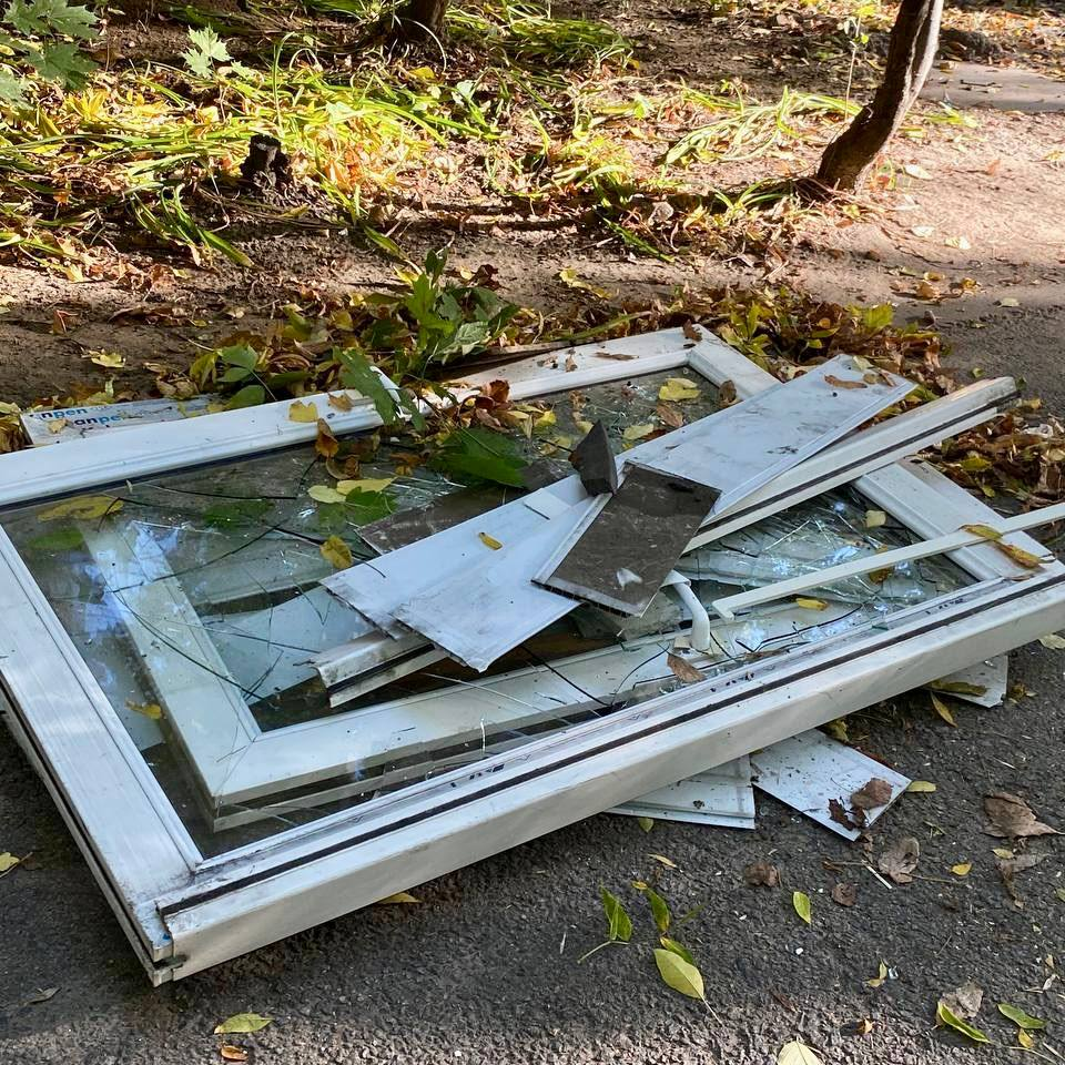 В Днепре ночная атака повредила 16 домов и выбила около 500 окон - фото