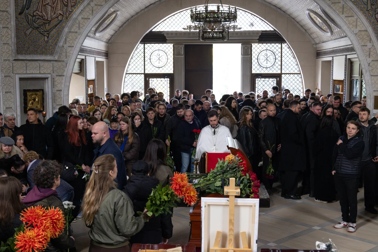 В Киеве попрощались с комиком Александром Венедчуком фото