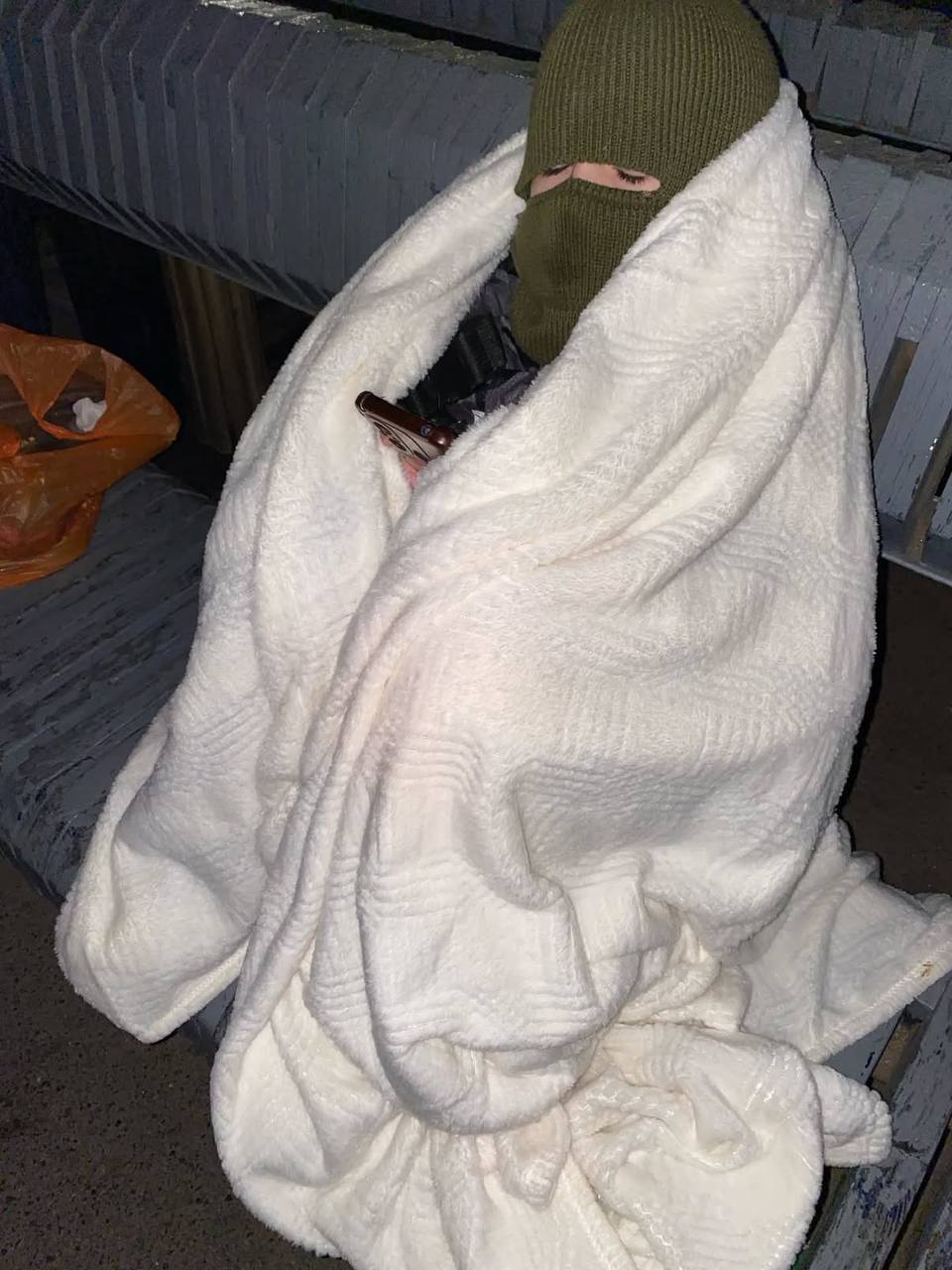 В Кривом Роге пассажиры трех поездов из-за тревоги провели ночь на улице фото