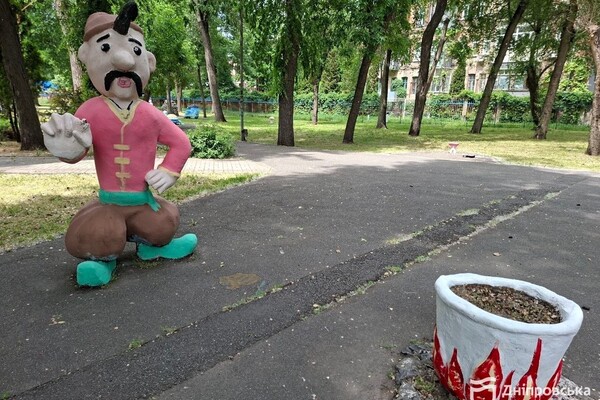 У Дніпрі юні художники розмалювали казкові фігури в парку Глоби фото 11
